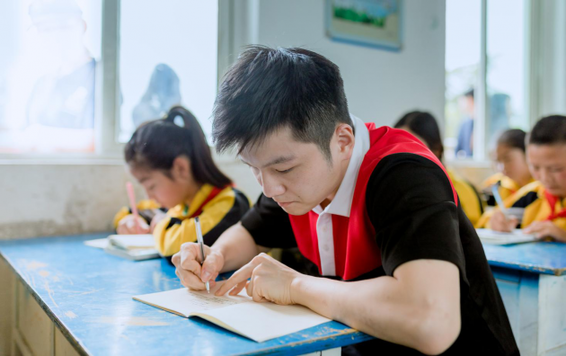 投身公益活动 樊振东助力少年逐梦前行