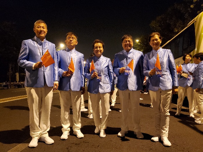 祖国，我们为你骄傲！我们为你自豪！——北大医学部归侨侨眷参加新中国成立70周年群众游行有感