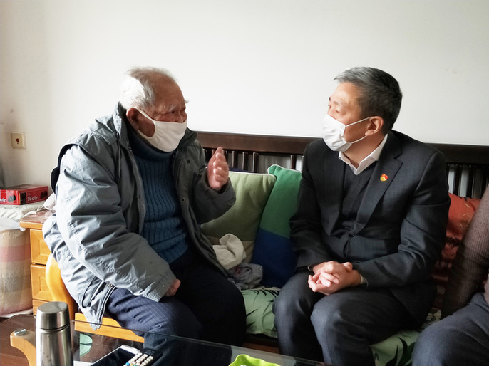 中国远洋海运集团有限公司《93岁老党员陈令晨捐款20万元支援疫情防控》