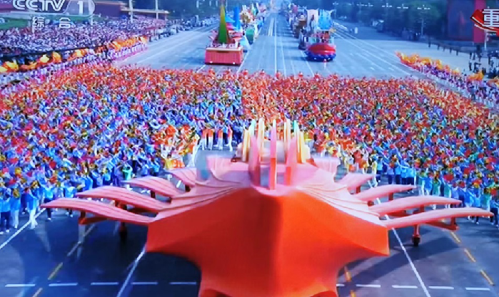 祖国，我们为你骄傲！我们为你自豪！——北大医学部归侨侨眷参加新中国成立70周年群众游行有感