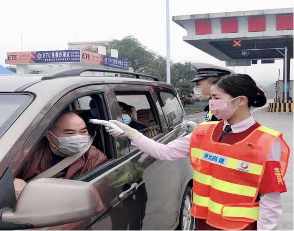 广西交通投资集团河池高速公路运营有限公司《 让抗“疫”与微笑同行—河池高速青年团员发起“微笑口罩”传递活动》